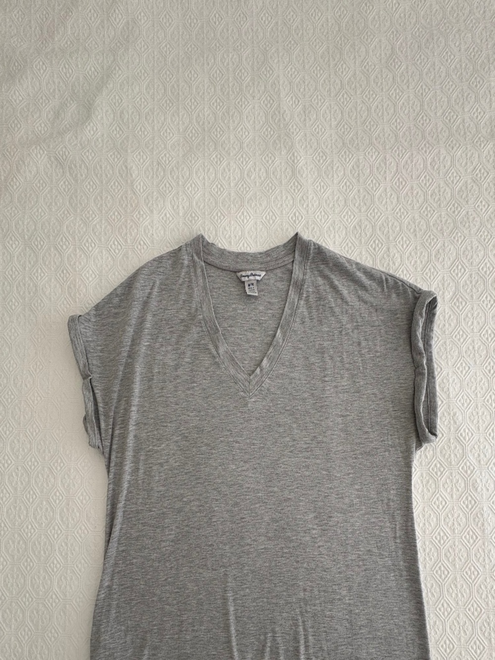 Tommy Bahama Kauai V-Neck T-Shirt Gray Soft Stretch Tee Size M Everyday Basic